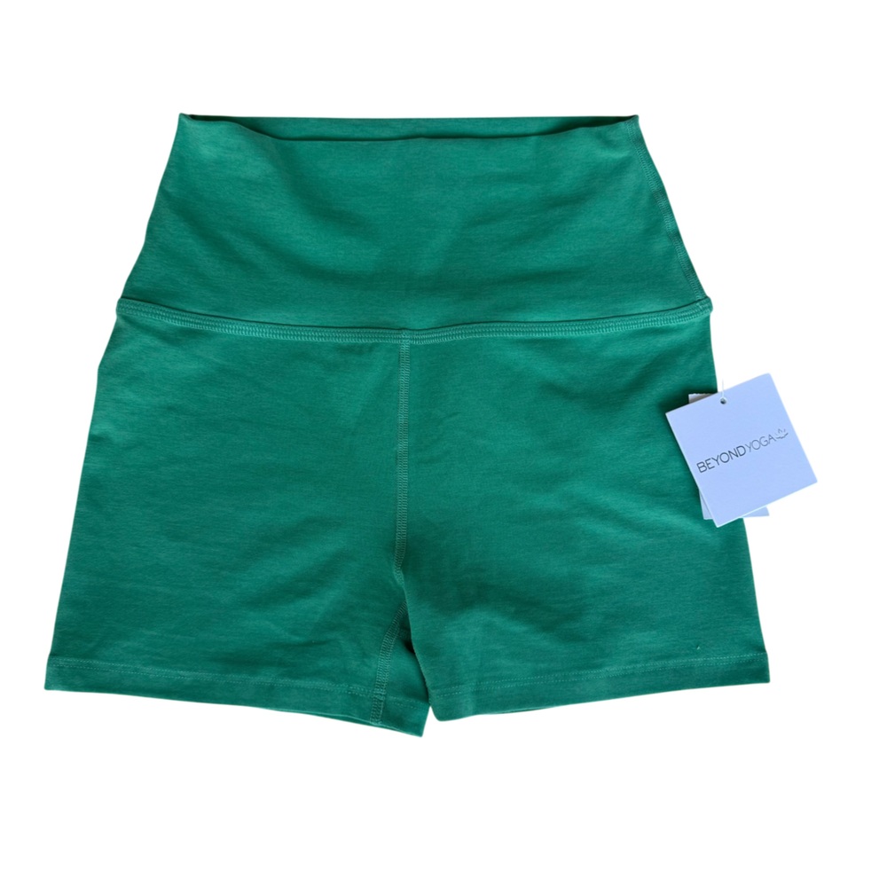 Beyond Yoga Green Women's Shorts - Picture 2 of 10